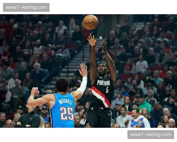 开拓者客场不敌雷霆暴露经验差距 霍勒迪需限制亚历山大发挥 开拓者客场不敌雷霆暴露经验差距 霍勒迪需限制亚历山大发挥