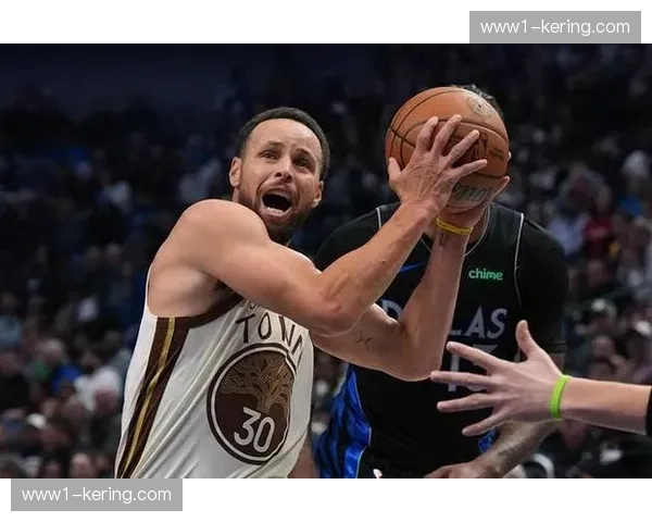 勇士遭遇四连败陷入附加赛危机 库里伤缺霍福德再伤轮换阵容告急 勇士遭遇四连败陷入附加赛危机 库里伤缺霍福德再伤轮换阵容告急